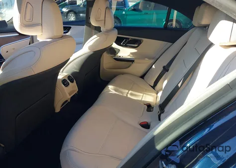 2022 Mercedes-Benz C 300 4Matic z USA, uszkodzony, nr VIN W1KAF4HB3NR020896